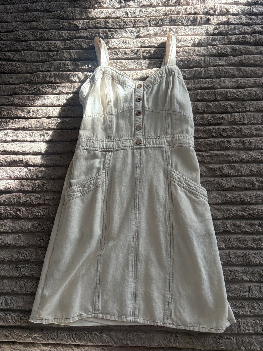 Cute cream dress with pockets